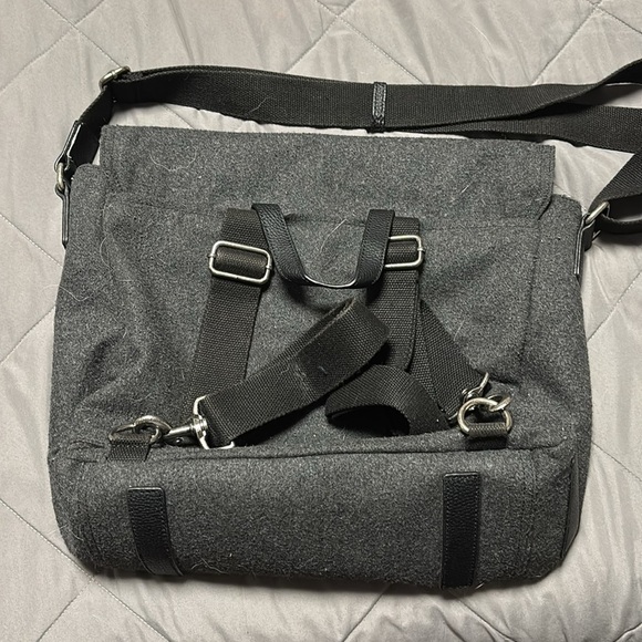 POTTERY BARN GRAY ESSEX FELT MESSENGER BACKPACK BAG - Picture 5 of 12